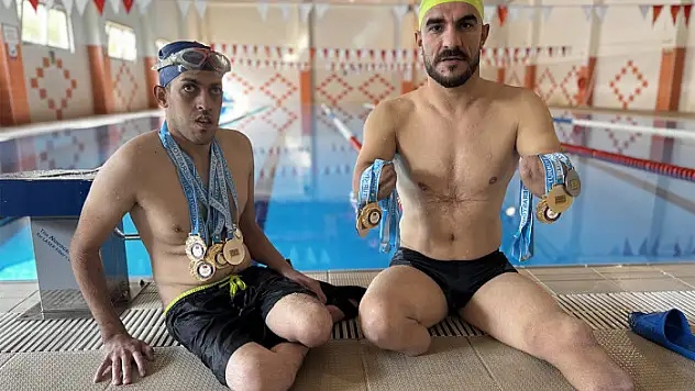 Bedensel Engelli Siirtli 2 Gencin Örnek Dayanışması