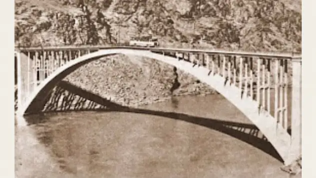Biloris Köprüsü'nün yıllar öncesine ait fotoğrafı ortaya çıktı