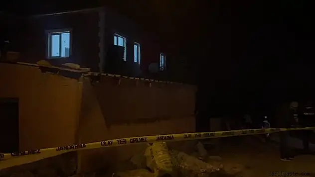 Bir Kadın Evinde Öldürülmüş Halde Bulundu