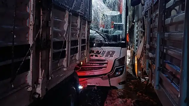 Bitlis-Siirt Yolunda Otobüs-Tır Kazası: 8 Yaralı