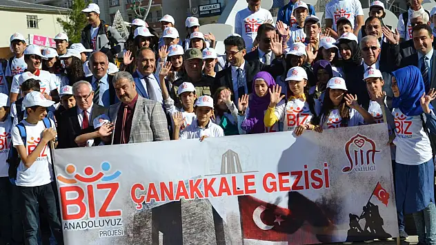 ''BİZ ANADOLU'YUZ'' PROJESİ KAPSAMINDA SİİRT'TEN 200 ÖĞRENCİ ÇANAKKALE'YE UĞURLANDI