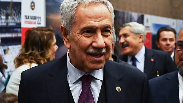 Bülent Arınç: Millet Müslümanlığı bıraktı başörtüsünü terk ediyor