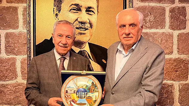 Bülent Arınç, Siirt Vakfı Ankara Şubesi'ni ziyaret etti