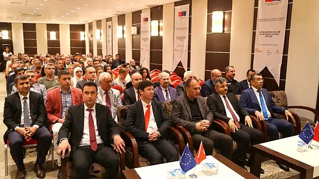 BÜTÜNLEŞTİRİCİ OKULUM PROJESİ KAPANIŞ TÖRENİ DÜZENLENDİ