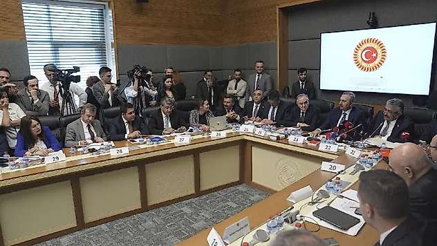 Çerçeve Yasa 18 Saatlik Maratonun Ardından Komisyondan Geçti