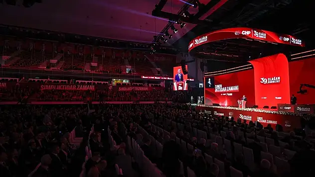 CHP'de Özgür Özel'in A Takımı Belli Oldu: PM ve YDK Seçimleri Tamamlandı