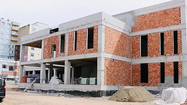 ÇOK AMAÇLI SPOR SALONU İNŞAATI HIZLA YÜKSELİYOR