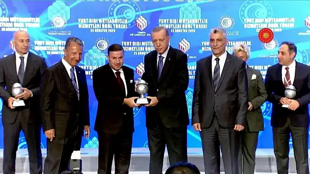 Cumhurbaşkanı Erdoğan'dan Kuzu Grup'a 'Yurtdışı Müteahhitlik Hizmetleri Başarı Ödülü'