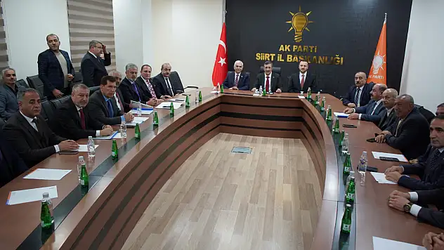 Cumhurbaşkanı Yardımcısı Cevdet Yılmaz'dan AK Parti Siirt İl Başkanlığı'nı Ziyaret Etti! Ekonomik Kalkınma Masaya Yatırıldı