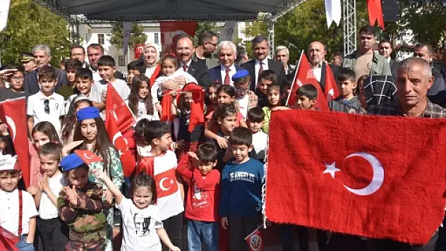 Cumhuriyetin Kuruluşunun 101. Yılı Siirt'te de Coşkulu Etkinliklerle Kutlanıyor