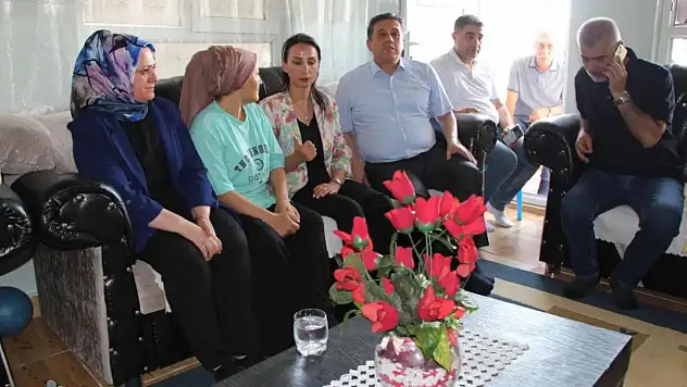 DEM Parti Eş Genel Başkanı Hatimoğulları'ndan Siirt'te Tutuklanan 3 Kadının Ailesine Ziyaret