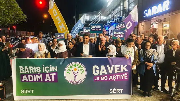 DEM Parti'nin Çağrısıyla Siirt'te 'Barış için Adım At' Yürüyüşü Düzenlendi