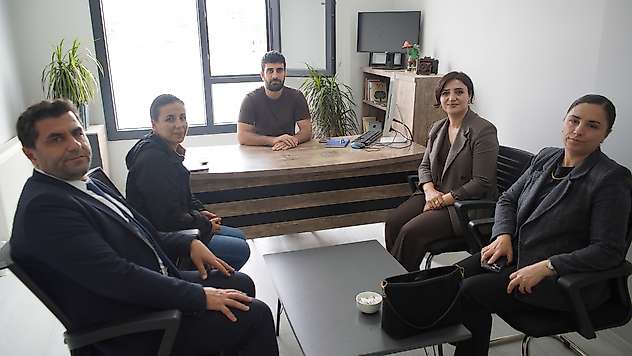 DEM Parti Siirt Milletvekili Sarıtaş'tan Artı Siirt'e Ziyaret: 'İhalelerin Takipçisi Olacağız'