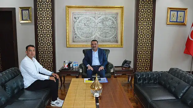 Depremde Siirt Ekibi Tarafından Kurtarılan Gökçehan Şahin, Vali Hacıbektaşoğlu'na Teşekkür Ziyaretinde Bulundu