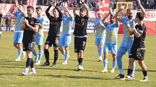 DEPREMZEDELER İÇİN OYNANAN BATMAN PETROLSPOR-SİİRT İL ÖZEL İDARE SPOR MAÇI