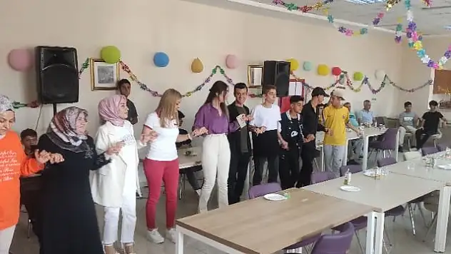 Devlet Korumasındaki Çocuklara  Çeşitli Hediyeler Verildi