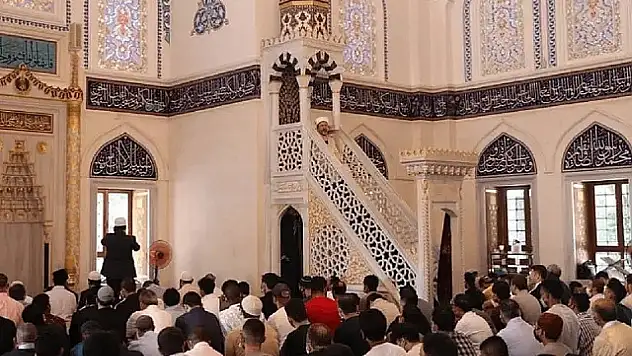 Diyanet'in 8 Mayıs Cuma Hutbesi: 'İbadetler Bizi Rabbimize Yakınlaştırır'