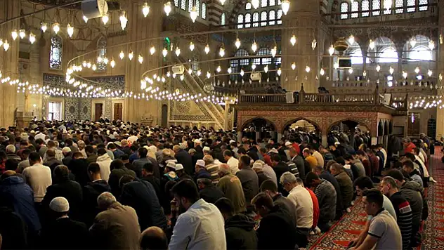 Diyanet'ten 31 Ekim 2025 Cuma Hutbesi: 'Ailede Huzurun Kaynağı Merhamet ve Muhabbet'