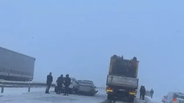 Diyarbakır'da zincirleme trafik kazası: 10 araç birbirine girdi