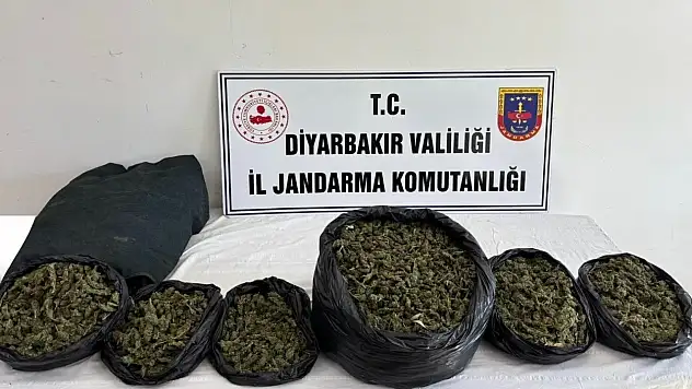 Diyarbakır'da 129 kilo uyuşturucu ve hap ele geçirildi: 21 şüpheliye yasal işlem