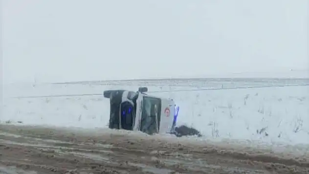 Diyarbakır'da Ambulans Devrildi: 3 Sağlık Görevlisi Yaralandı