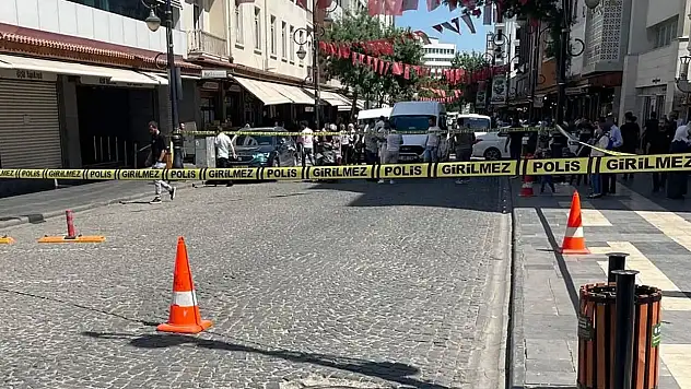 Diyarbakır'da Koç Holding Bünyesindeki Yapı Kredi Şubesine Silahlı Saldırı: Saldırılara Bir Yenisi Daha Eklendi