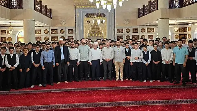 Diyarbakır'da Hafızlık Sınavını Tamamlayan Öğrencilere Komisyondan Ziyaret