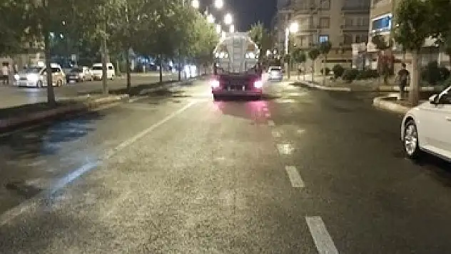 Diyarbakır'da Şu Sıkıntısına Bulunan Çözüm: Cadde ve Çevre Sulama Yasaklandı