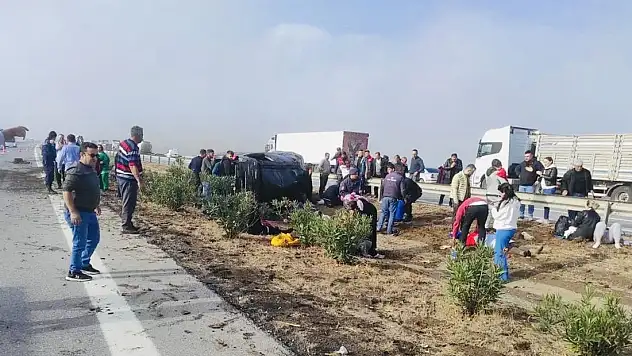 DÜĞÜN İÇİN SİİRT'E GELEN YOLCULARI TAŞIYAN MİNİBÜS KAZA YAPTI! 1 ÖLÜ 10 YARALI