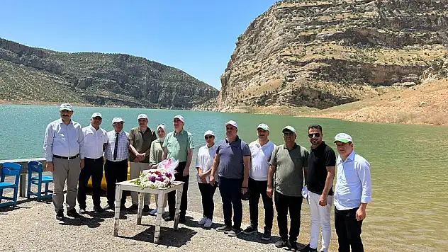 Dünya Çevre Günü Dolayısıyla Vefat Eden Depremzedeler İçin Botan Çayına Çelenk Bırakıldı