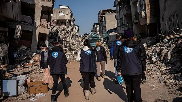 Dünya Doktorları: Gazze'deki saldırılarda yaklaşık 300 insani yardım çalışanı hayatını kaybetti
