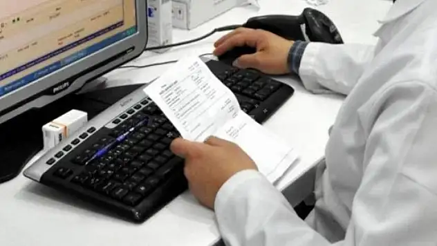 Eğitim-Sen Siirt Şubesi'nde Sağlık Bakanına Kürtçe Tepkisi!