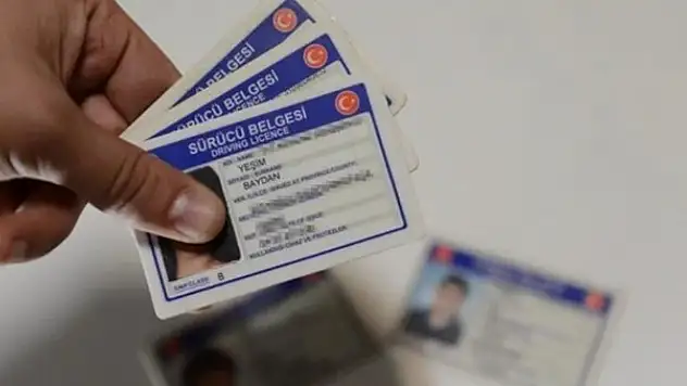 Ehliyet Sahipleri İçin Son Gün: Eski Tip Sürücü Belgeleri Yarın Geçersiz Olacak