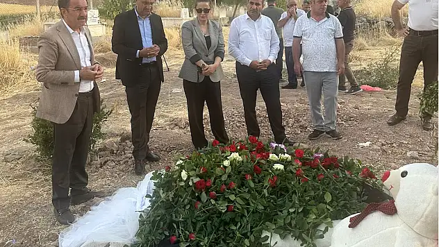 Ekmen: Narin Cinayetinin Üzerindeki Karanlığı Spekülasyonlarla Büyütmeyelim!