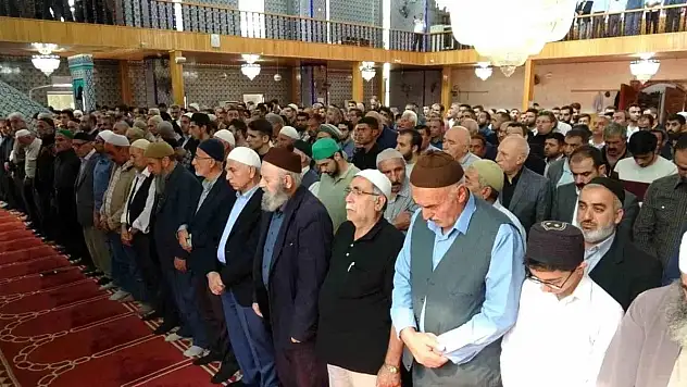 Elden Başka Bir Şey Gelmiyor, Gazze İçin Duaya Durduk!!!