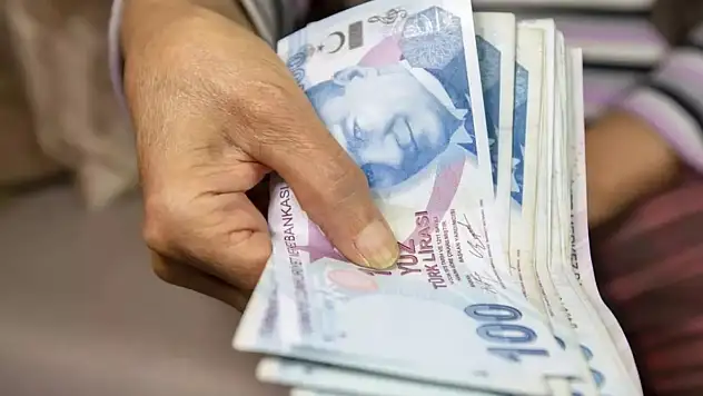 Emeklinin bayram ikramiyesi ne kadar olacak? Masada iki seçenek var