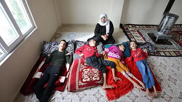 Engelli Çocuklarına Gözleri Gibi Bakıyorlar