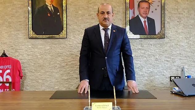 Eruh Belediye Başkanı Çiftçi'den 24 Kasım Öğretmenler Günü Mesajı