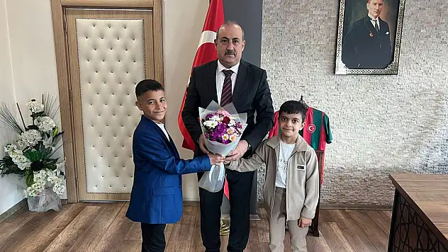 Eruh Belediye Başkanı Çiftçi, Koltuğu Miniklere Bıraktı