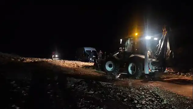 Eruh–Şırnak Yolunda Toprak Kayması: Araçlar Mahsur Kaldı