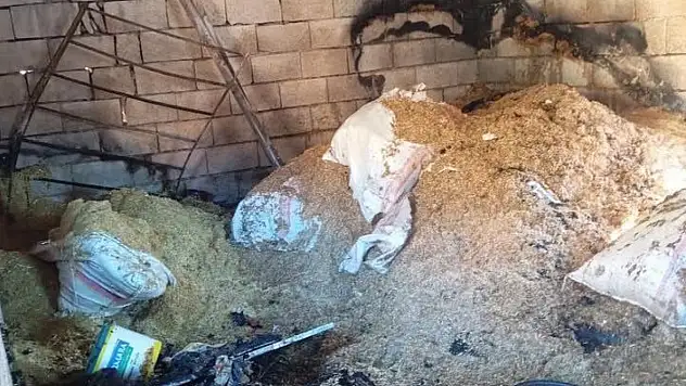 Eruh'ta Depo Yangını : Köylülerin Müdahalesiyle Söndürüldü