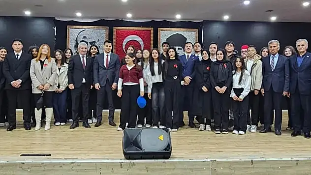 Eruh'ta İstiklal Marşı'nın Kabulünün 105. Yıl Dönümü Törenle Kutlandı