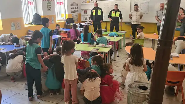 Eruh'ta Öğrencilere Deprem Eğitimi ve Tahliye Tatbikatı
