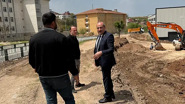 Eruh'ta Yarı Olimpik Yüzme Havuzu İçin İlk Kazma Vuruldu