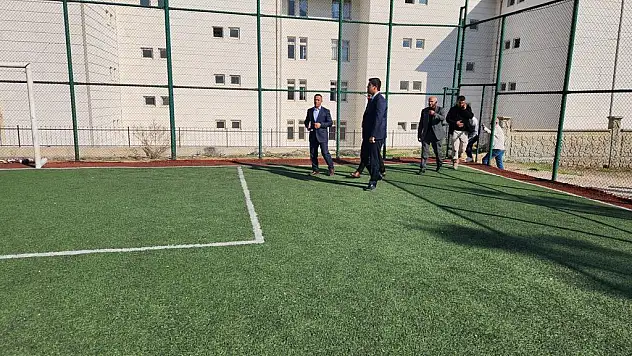 Eruh'ta Halı Sahaya Aydınlatma Sistemi