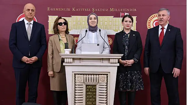 Esen, Farklı Partilerden Vekillerle Çocuk Hareketi'ni Resmen İlan Etti