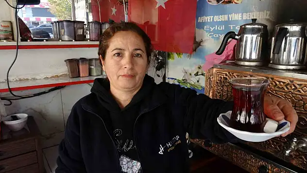 Eşi eleman bulamayınca kentin tek kadın çaycısı oldu