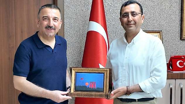 Eski Siirt Valisi Hacıbektaşoğlu, Çanakkale'de Siirtli İl Müdürü Ergün Demirhan'ı Ziyaret Etti
