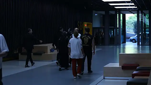 Esra Erol 'Çocuk Gelin' Skandalını Ortaya Çıkardı!