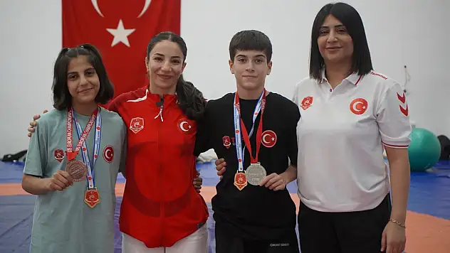Evin Demirhan'ın izinden gidiyorlar: Siirtli milli güreşçilerin hedefi dünya ve olimpiyatlar